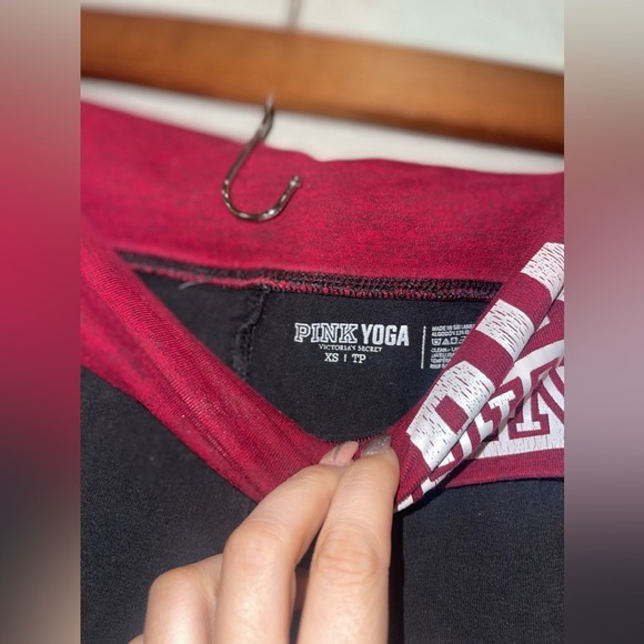 VICTORIA Secret Pink Legging Burgundy Band Size XS - Picture 2 of 6